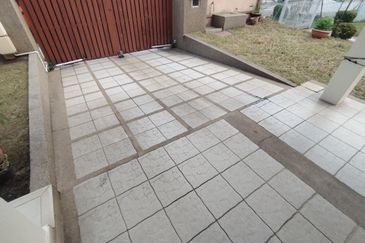 Oug 2 Storey Semi D with landscape for sale