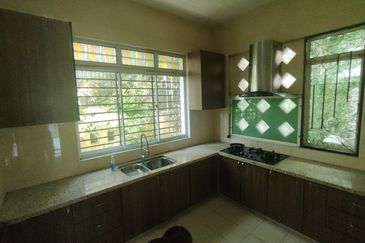 Oug/Taman Yarl 3 Storey Semi D For Sale