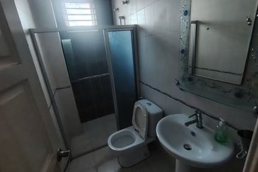 Oug/Taman Yarl 3 Storey Semi D For Sale