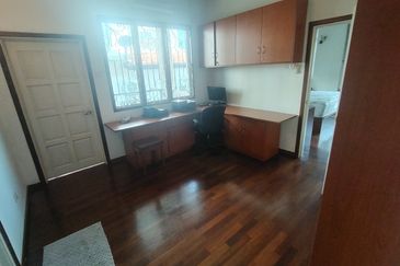 Oug/Taman Yarl 3 Storey Semi D For Sale