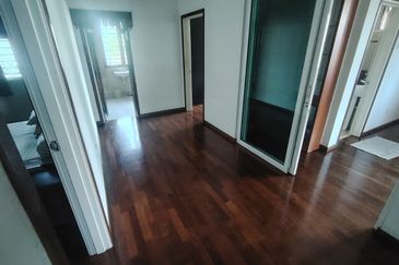 Oug/Taman Yarl 3 Storey Semi D For Sale