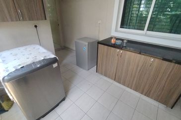 Oug/Taman Yarl 3 Storey Semi D For Sale