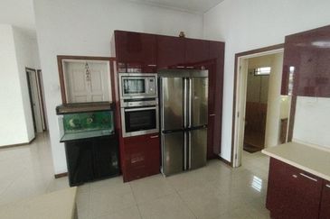 Oug/Taman Yarl 3 Storey Semi D For Sale