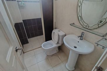 Oug/Taman Yarl 3 Storey Semi D For Sale