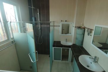 Oug/Taman Yarl 3 Storey Semi D For Sale