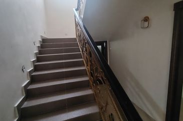 Oug/Taman United 2 Storey Bungalow For Rent