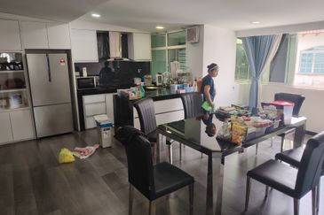 Oug 4 Storey Corner Semi D Modern Design Gated Guarded with Big Landscape for Sale