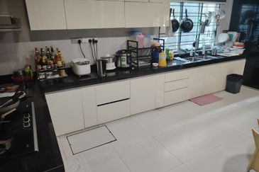 Oug 4 Storey Corner Semi D Modern Design Gated Guarded with Big Landscape for Sale