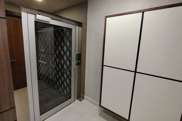 Oug 4 Storey Corner Semi D Modern Design Gated Guarded with Big Landscape for Sale