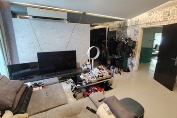 Oug 4 Storey Corner Semi D Modern Design Gated Guarded with Big Landscape for Sale