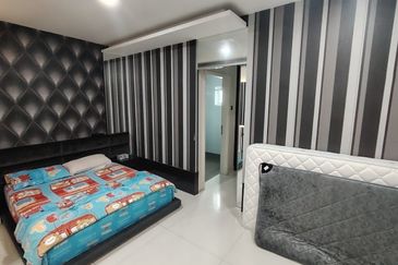 Oug 4 Storey Corner Semi D Modern Design Gated Guarded with Big Landscape for Sale