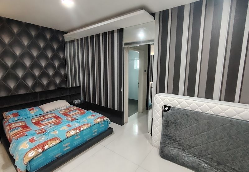 Oug 4 Storey Corner Semi D Modern Design Gated Guarded with Big Landscape for Sale