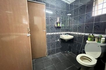 Oug/Taman Suria 2 Storey Renovated House For Sale