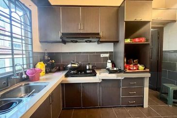 Oug/Taman Suria 2 Storey Renovated House For Sale