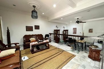 Oug/Taman Suria 2 Storey Renovated House For Sale