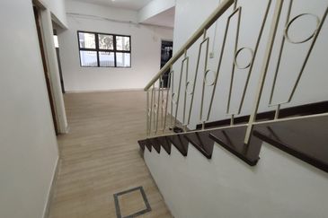 Oug/Taman United 2 Storey Bungalow For Sale