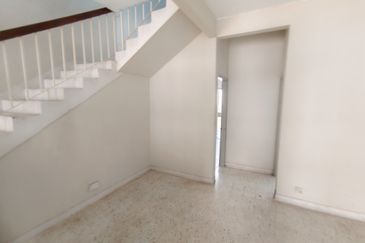 Oug 2 Storey Terrace House Quiet Road For Sale