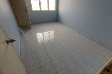 Oug 2 Storey Terrace House Quiet Road For Sale