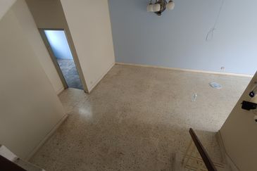 Oug 2 Storey Terrace House Quiet Road For Sale