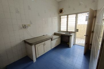 Oug 2 Storey Terrace House Quiet Road For Sale