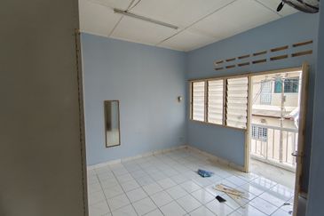 Oug 2 Storey Terrace House Quiet Road For Sale