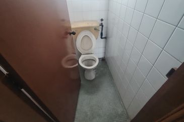 Oug 2 Storey Terrace Corner House For Sale