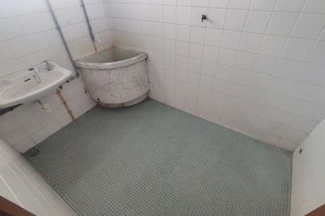 Oug 2 Storey Terrace Corner House For Sale