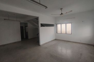 Oug 2 Storey Terrace Corner House For Sale