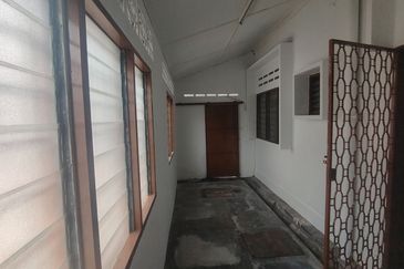 Oug 2 Storey Terrace Corner House For Sale