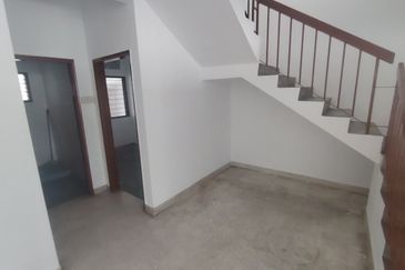 Oug 2 Storey Terrace Corner House For Sale
