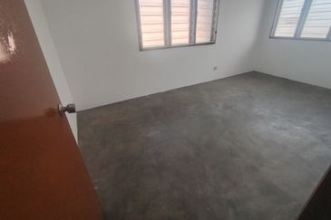 Oug 2 Storey Terrace Corner House For Sale