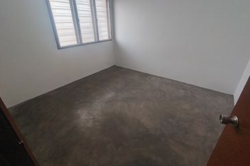 Oug 2 Storey Terrace Corner House For Sale