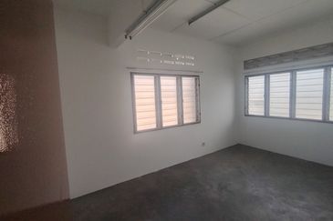 Oug 2 Storey Terrace Corner House For Sale