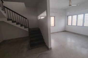 Oug 2 Storey Terrace Corner House For Sale