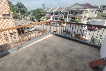 Oug 2 Storey Terrace Corner House For Sale