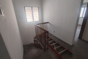 Oug 2 Storey Terrace Corner House For Sale