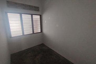 Oug 2 Storey Terrace Corner House For Sale