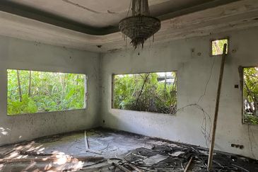 Oug/Happy Garden Corner Bungalow Land For Sale