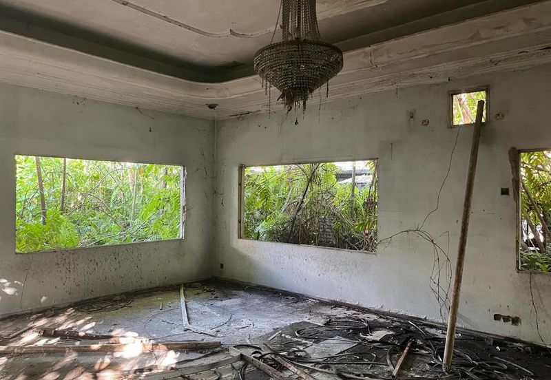 Oug/Happy Garden Corner Bungalow Land For Sale