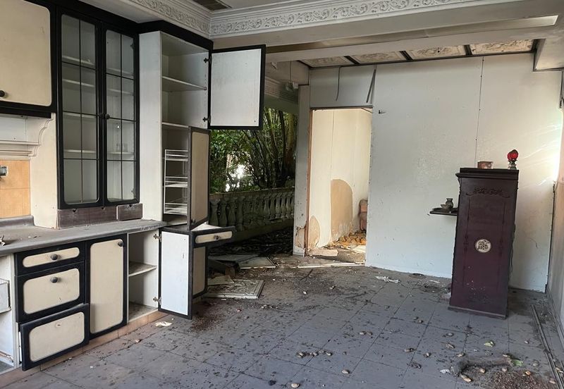 Oug/Happy Garden Corner Bungalow Land For Sale