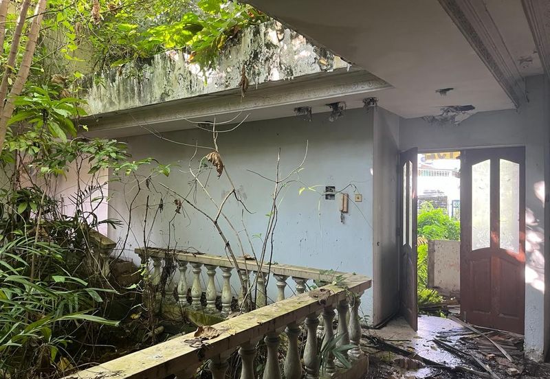 Oug/Happy Garden Corner Bungalow Land For Sale