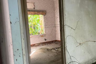 Oug/Happy Garden Corner Bungalow Land For Sale