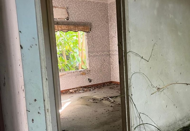 Oug/Happy Garden Corner Bungalow Land For Sale