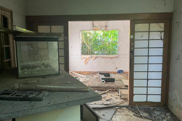 Oug/Happy Garden Corner Bungalow Land For Sale