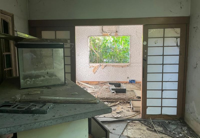 Oug/Happy Garden Corner Bungalow Land For Sale