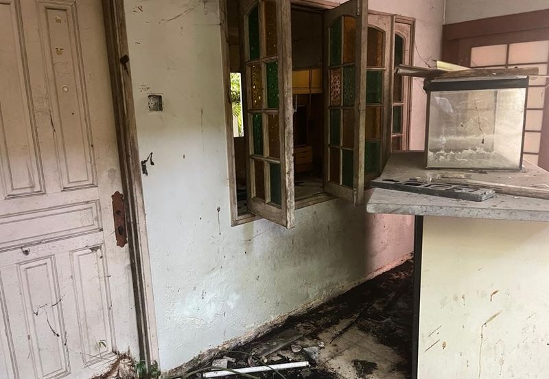 Oug/Happy Garden Corner Bungalow Land For Sale