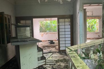 Oug/Happy Garden Corner Bungalow Land For Sale