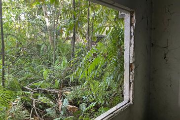 Oug/Happy Garden Corner Bungalow Land For Sale