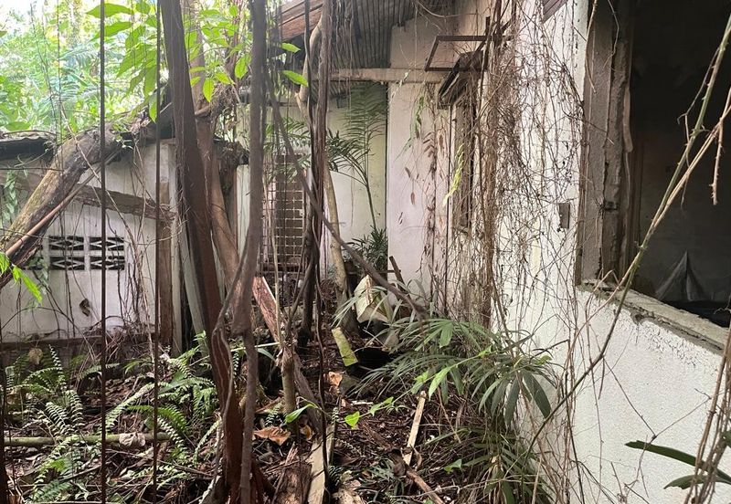 Oug/Happy Garden Corner Bungalow Land For Sale