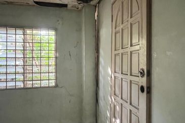 Oug/Happy Garden Corner Bungalow Land For Sale